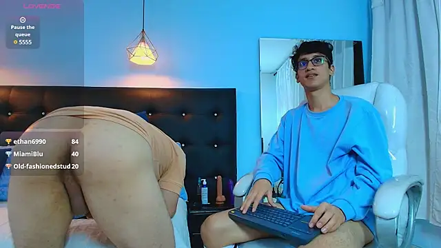 Snapshot of Cum_hunters chatting on 03.07.25 Cum hunters online show from 03.07.25