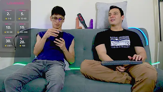 Snapshot of Cum_hunters chatting on 03.08.25 Cum hunters online show from 03.08.25