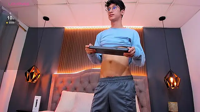 Snapshot of Cum_hunters chatting on 09.13.25 Cum hunters online show from 09.13.25