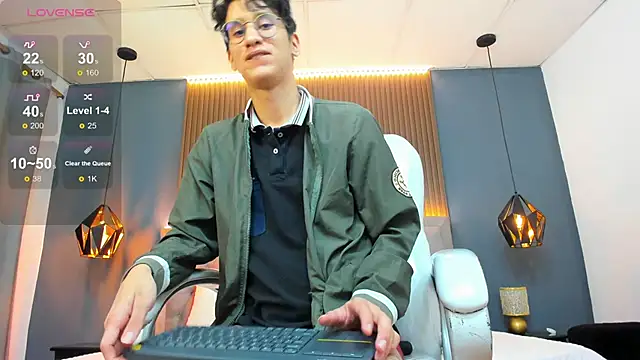 Snapshot of Cum_hunters chatting on 09.18.25 Cum hunters online show from 09.18.25