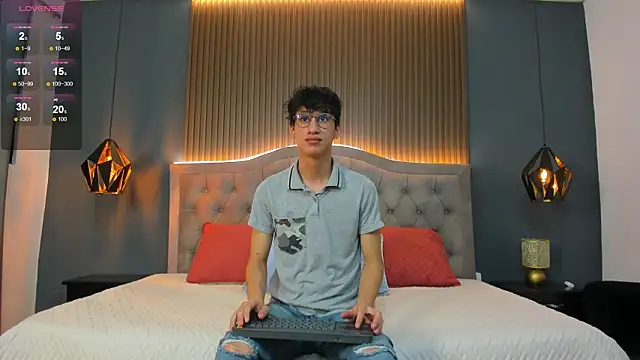 Snapshot of Cum_hunters chatting on 09.28.25 Cum hunters online show from 09.28.25