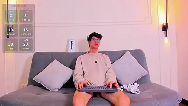 Snapshot of Cum_hunters chatting on 10.14.25 Cum hunters online show from 10.14.25