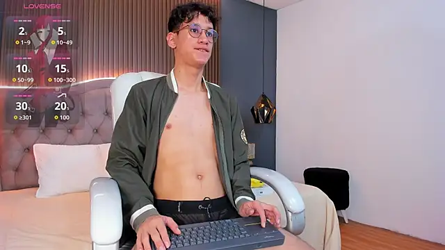 Snapshot of Cum_hunters chatting on 10.18.25 Cum hunters online show from 10.18.25