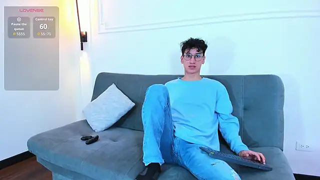 Snapshot of Cum_hunters chatting on 11.02.25 Cum hunters online show from 11.02.25