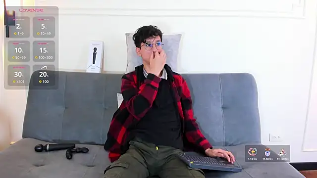 Snapshot of Cum_hunters chatting on 11.08.25 Cum hunters online show from 11.08.25