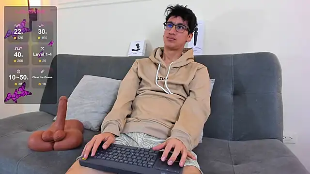 Snapshot of Cum_hunters chatting on 11.25.25 Cum hunters online show from 11.25.25