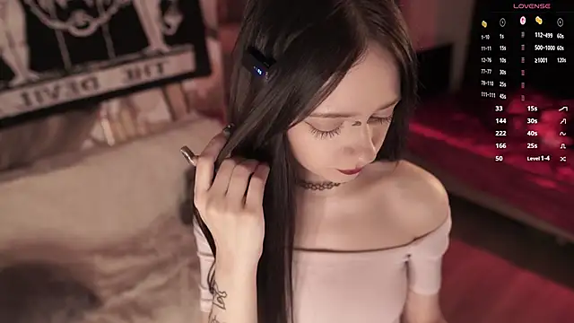 Snapshot of miuri_miy chatting on 11.13.25 miuri miy online show from 11.13.25