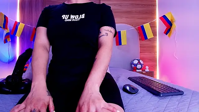 Auroraa miller online show from 07.12.26