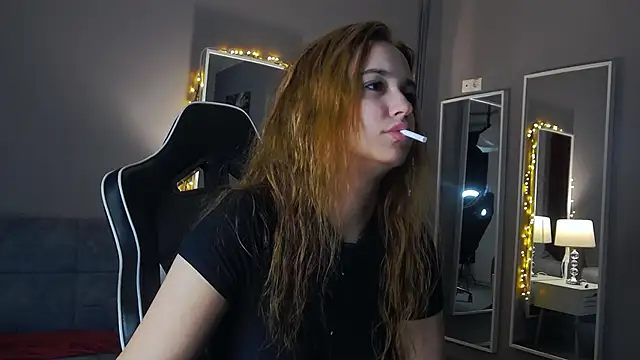 Eva Lovvia  online show from 01.25.25