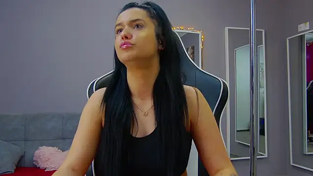 Eva Lovvia  online show from 01.30.25