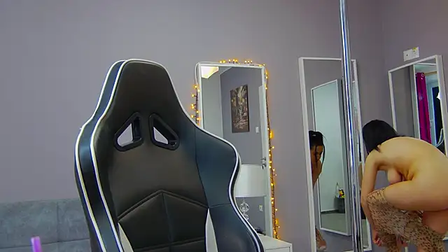 Eva Lovvia  online show from 01.31.25