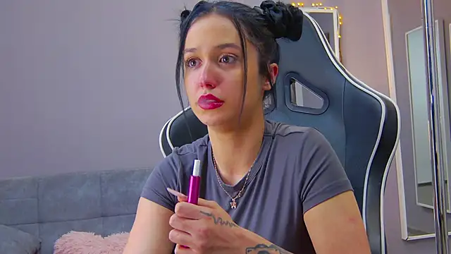 Eva Lovvia  online show from 02.03.25