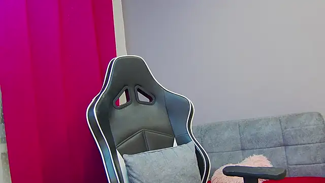 Eva Lovvia  online show from 02.21.25