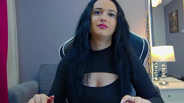 Eva Lovvia  online show from 02.25.25