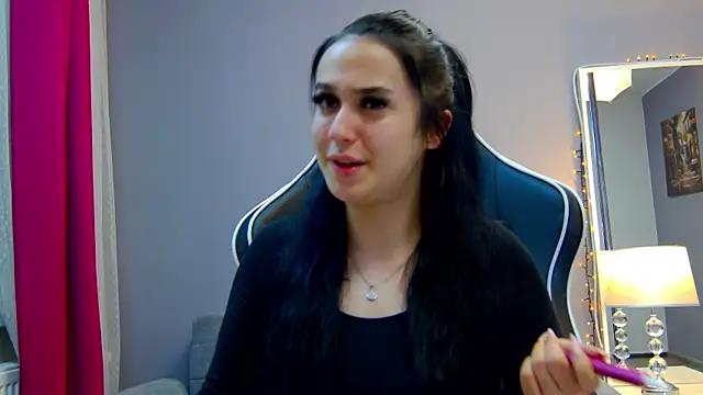 Eva Lovvia  online show from 03.05.25