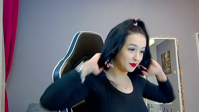 Eva Lovvia  online show from 03.17.25