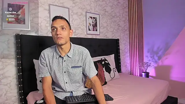 Snapshot of stefany_pablo1 chatting on 02.21.25 stefany pablo1 online show from 02.21.25