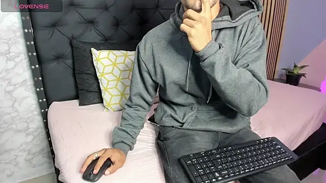 Snapshot of stefany_pablo1 chatting on 03.19.25 stefany pablo1 online show from 03.19.25