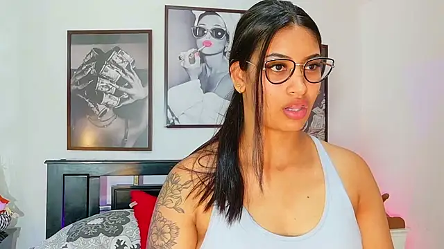 Snapshot of loretahorny chatting on 02.18.26 loretahorny online show from 02.18.26