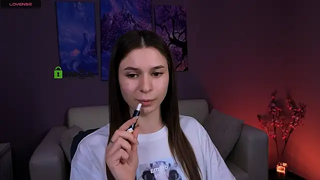 Snapshot of flora_ri chatting on 12.19.25 flora ri online show from 12.19.25