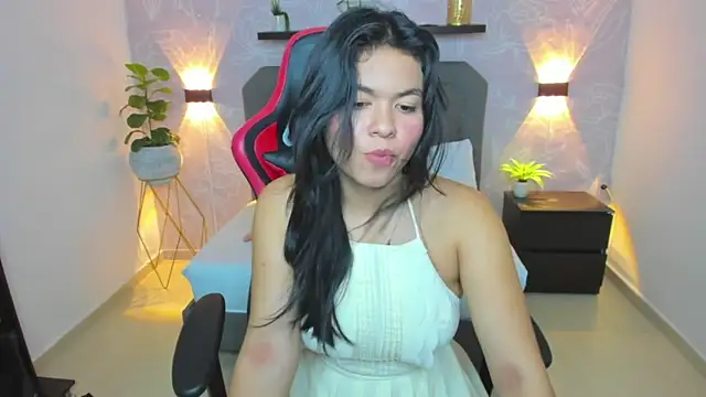 Snapshot of adarna13_ chatting on 02.18.25 adarna13 online show from 02.18.25