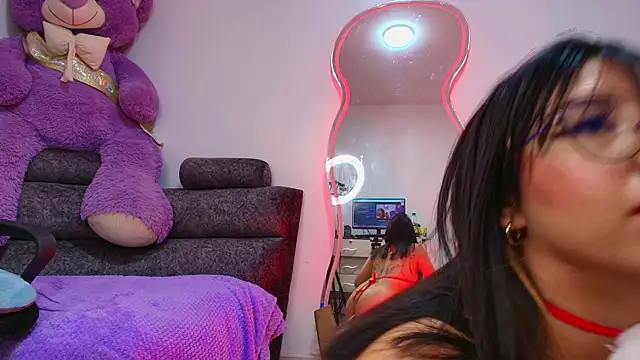 Snapshot of MiaFlamesxxx chatting on 12.14.25 MiaFlamesxxx online show from 12.14.25