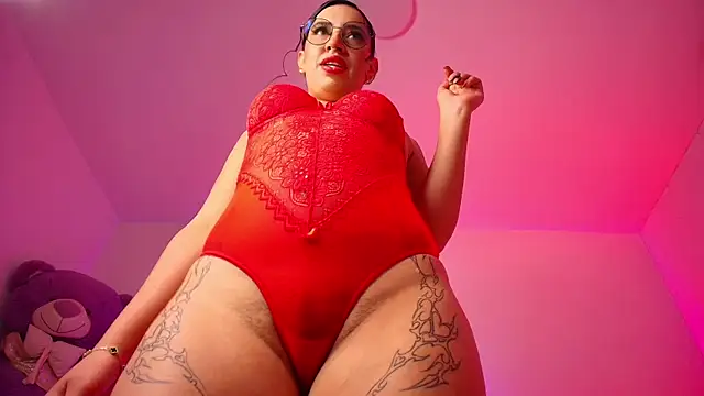 Snapshot of MiaFlamesxxx chatting on 12.16.25 MiaFlamesxxx online show from 12.16.25