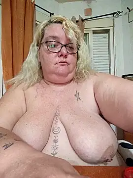 diosacurvy1984 online show from 04.18.26