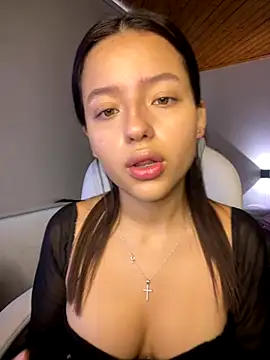 Sofia18 pinkk online show from 11.24.25