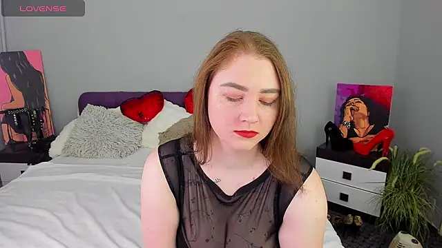 Snapshot of lillyloan4u chatting on 10.19.25 lillyloan4u online show from 10.19.25