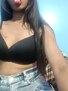 Snapshot of Leoni_G chatting on 10.29.25 Leoni G online show from 10.29.25