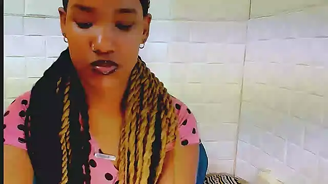 EroticSexyPrada online show from 03.21.25