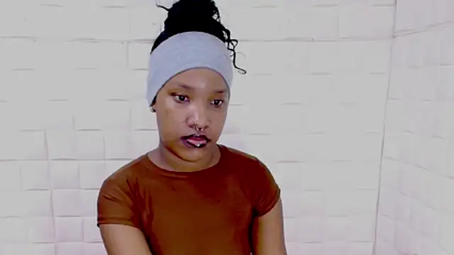 EroticSexyPrada online show from 04.19.26