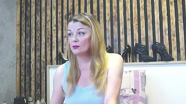 Kisi Lovi online show from 07.21.26