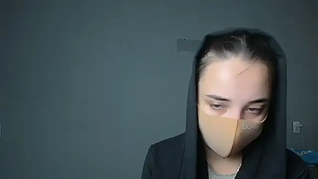 Eva Gloryy online show from 10.08.25