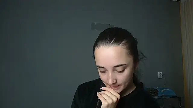 Eva Gloryy online show from 10.14.25