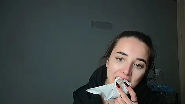 Eva Gloryy online show from 10.30.25