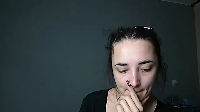 Eva Gloryy online show from 12.05.25