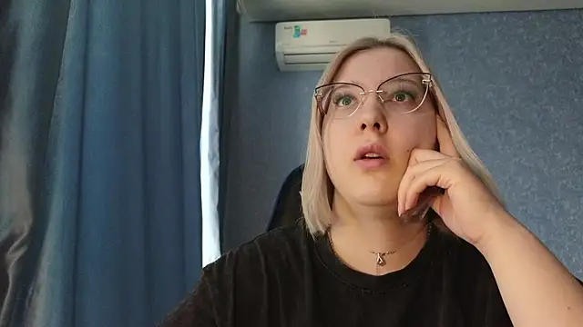 HotBrandyX online show from 03.27.26