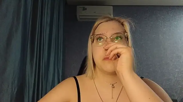 HotBrandyX online show from 04.02.26