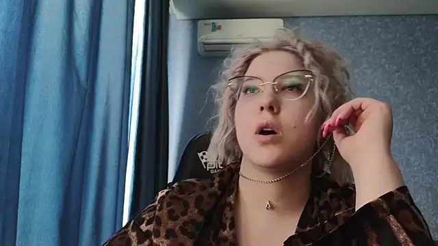 HotBrandyX online show from 04.10.26