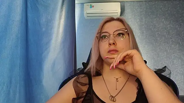 HotBrandyX online show from 04.26.26