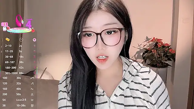 Snapshot of QaQ8886 chatting on 10.21.25 QaQ8886 online show from 10.21.25