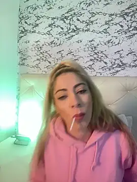 viktoria davis  online show from 02.07.25