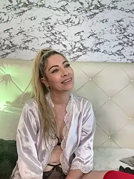 viktoria davis  online show from 02.11.25