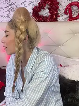 viktoria davis  online show from 02.15.25