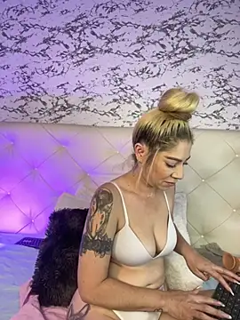 viktoria davis  online show from 02.18.25