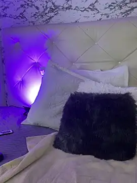 viktoria davis  online show from 02.28.25