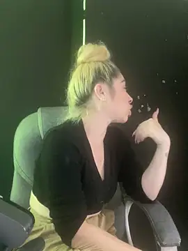 viktoria davis  online show from 03.07.25