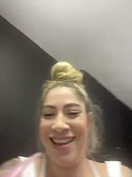 viktoria davis  online show from 03.11.25